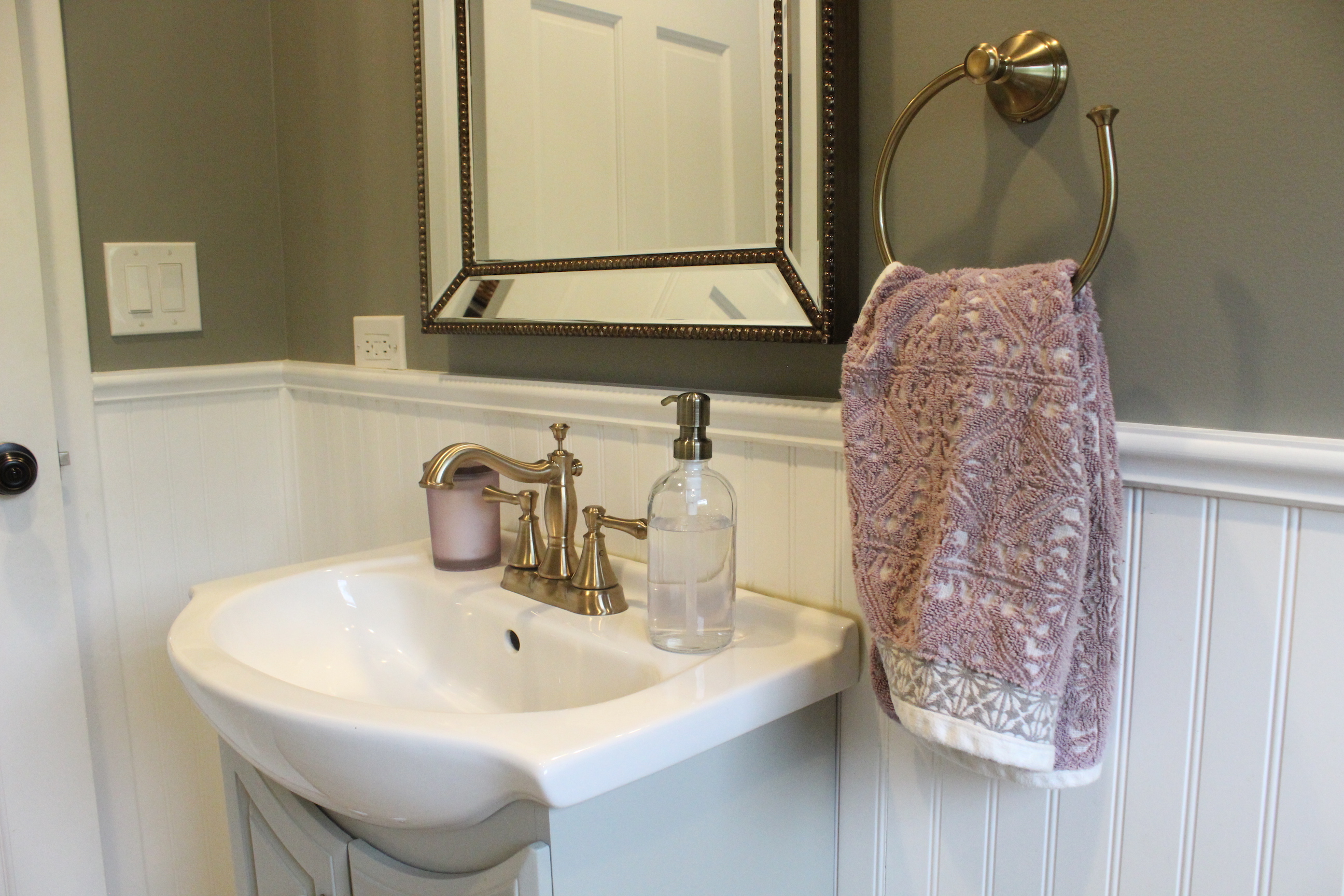 towel and sink horizontal